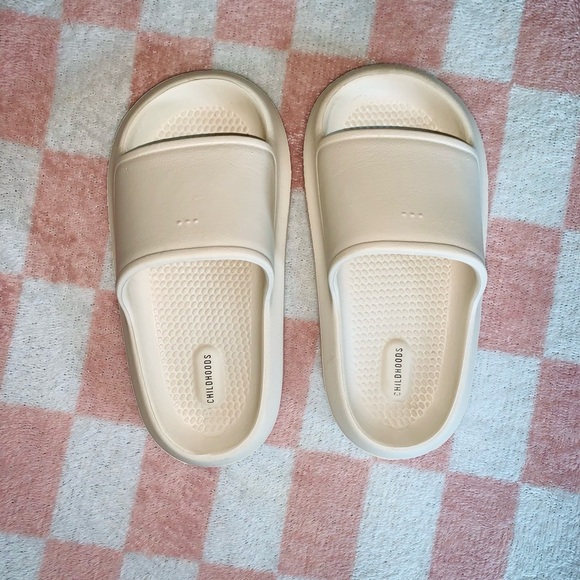 Childhoods slides 11/12 - Picture 1 of 3